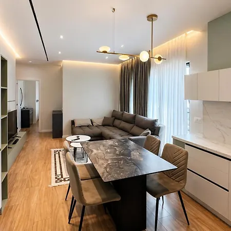 Skyview Luxury 12th Floor Panorama, Center